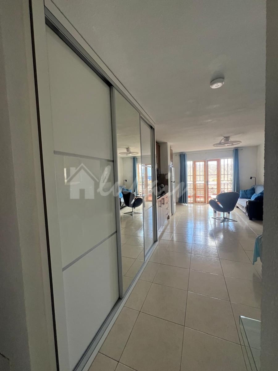 Studio for sale in Los Cristianos with pool - € 205,000 (Ref: 8983457)