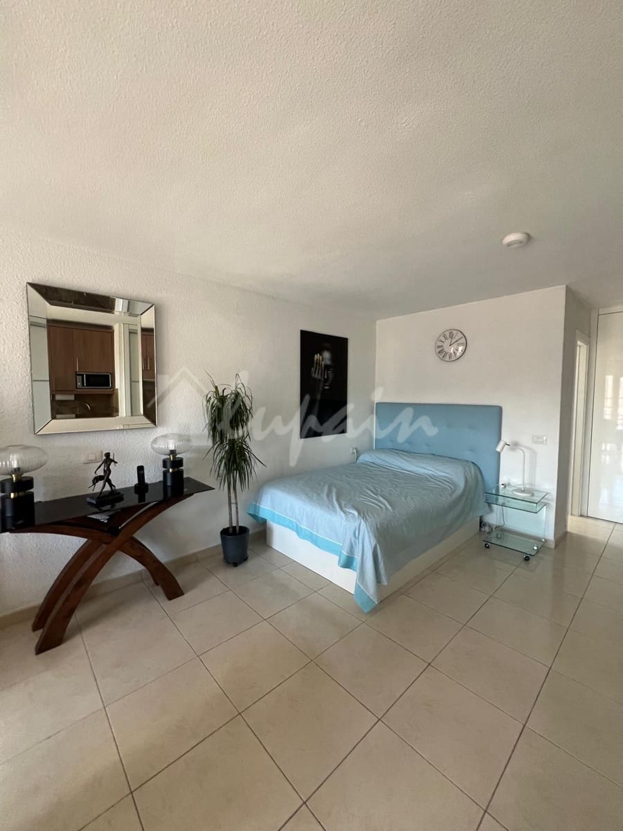 Studio for sale in Los Cristianos with pool - € 205,000 (Ref: 8983457)