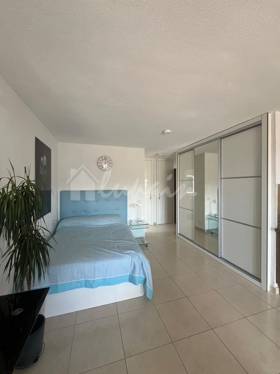 Studio for sale in Los Cristianos with pool - € 205,000 (Ref: 8983457)