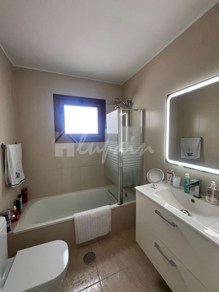 Studio for sale in Los Cristianos with pool - € 205,000 (Ref: 8983457)