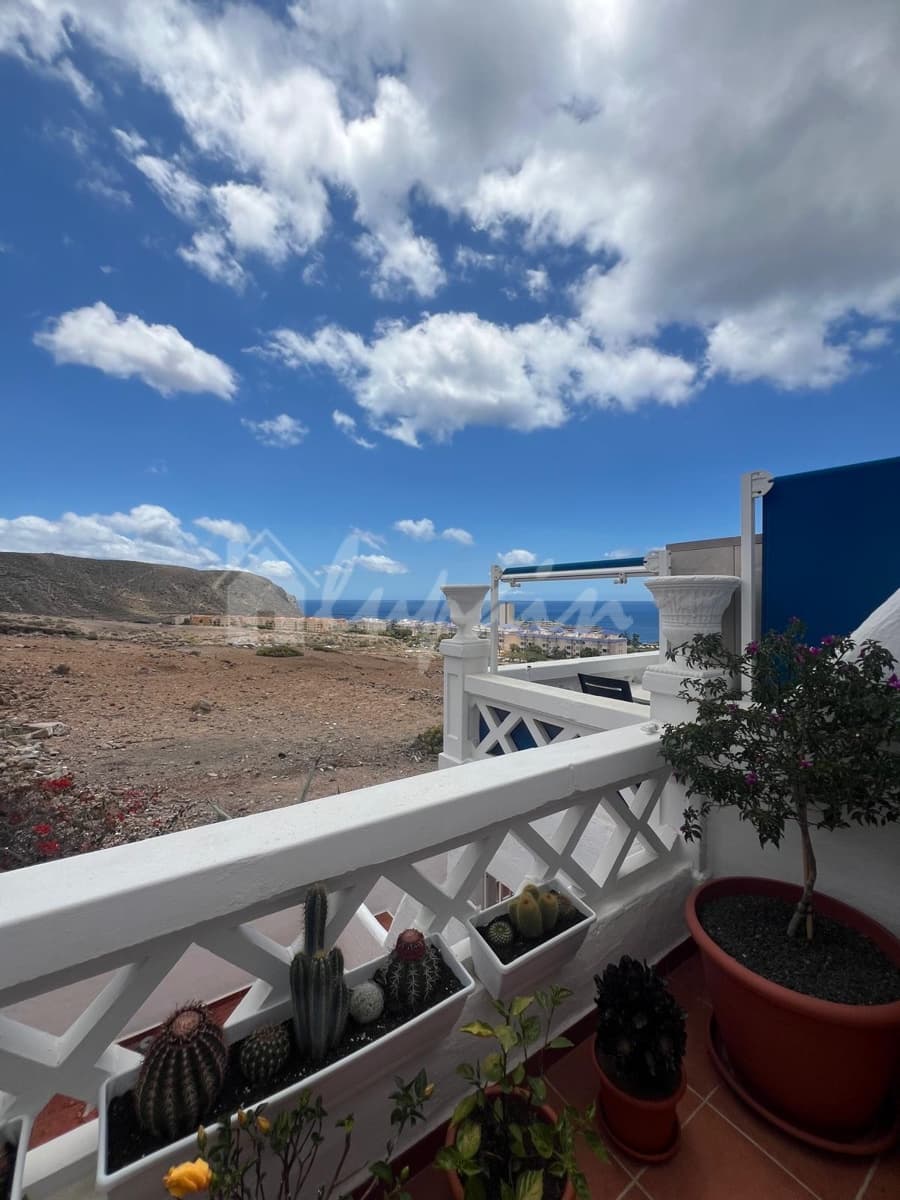 Studio for sale in Los Cristianos with pool - € 205,000 (Ref: 8983457)