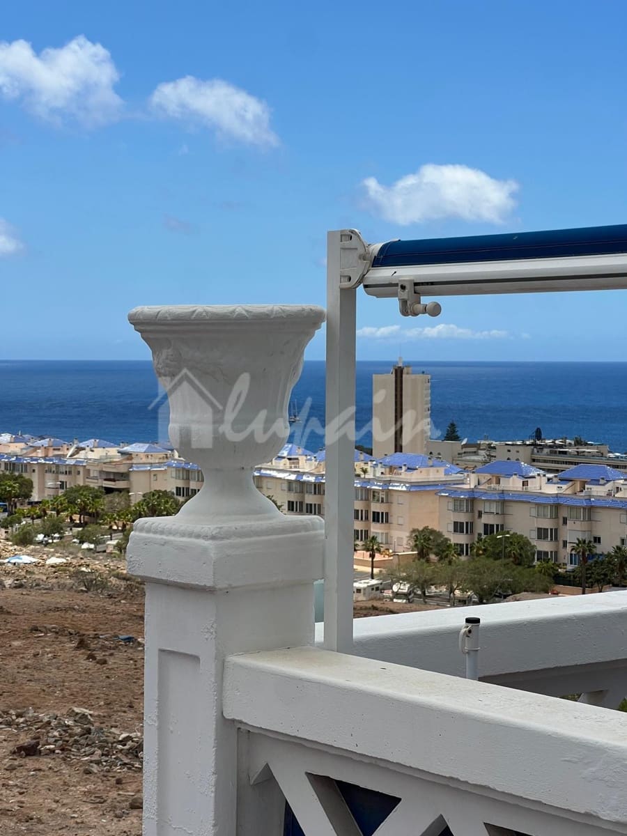 Studio for sale in Los Cristianos with pool - € 205,000 (Ref: 8983457)