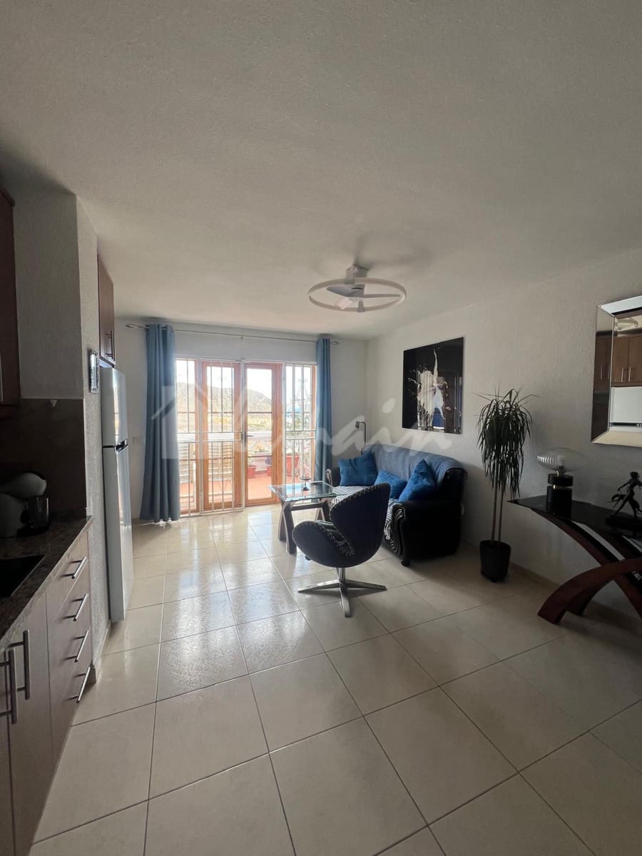 Studio for sale in Los Cristianos with pool - € 205,000 (Ref: 8983457)