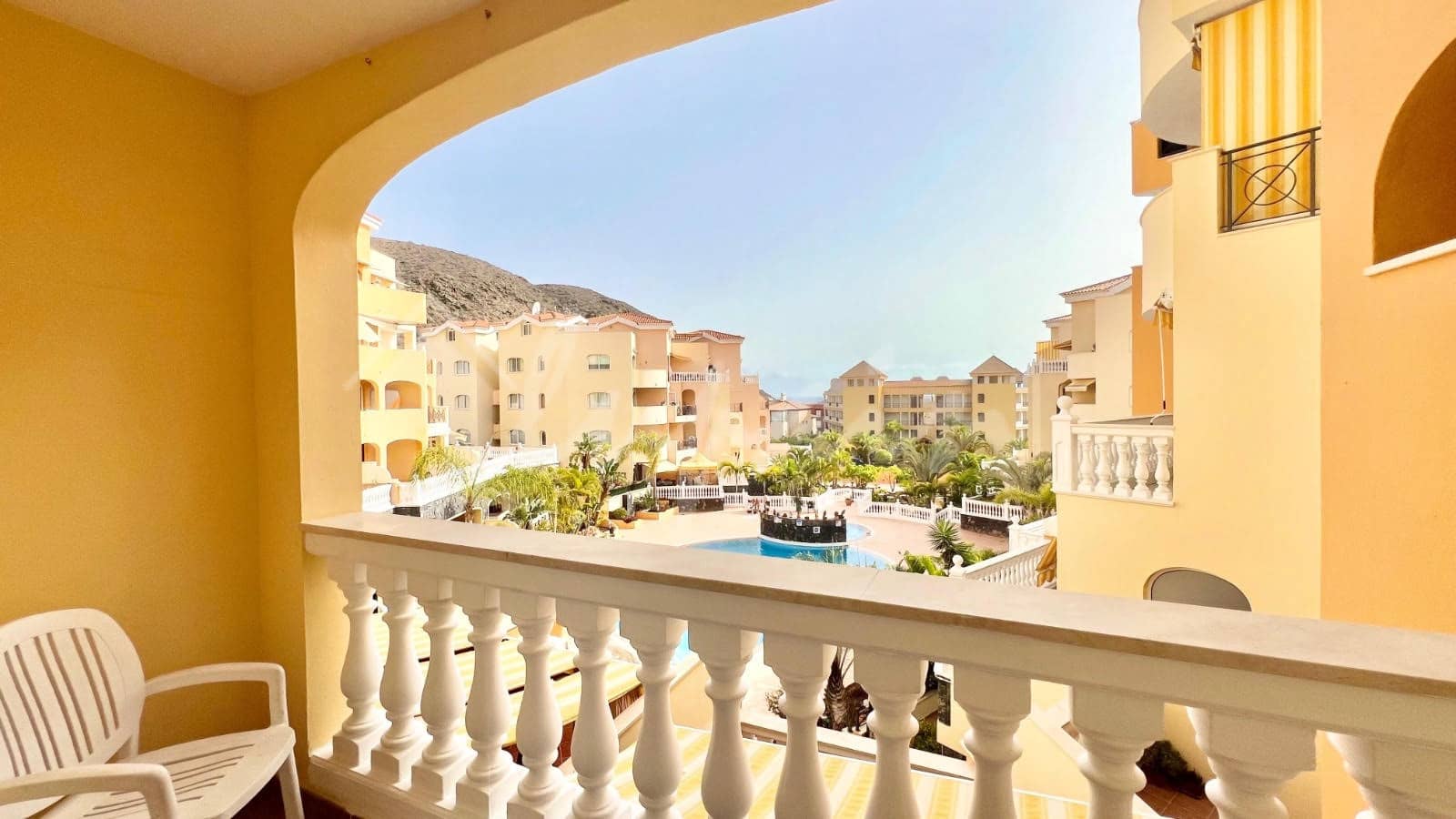 2 soveværelse Lejlighed til salg i Los Cristianos med swimmingpool - € 440.000 (Ref: 9002443)