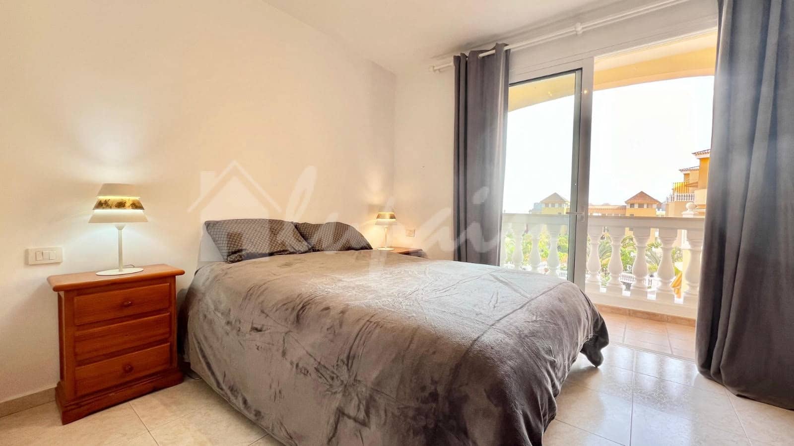 2 soveværelse Lejlighed til salg i Los Cristianos med swimmingpool - € 440.000 (Ref: 9002443)