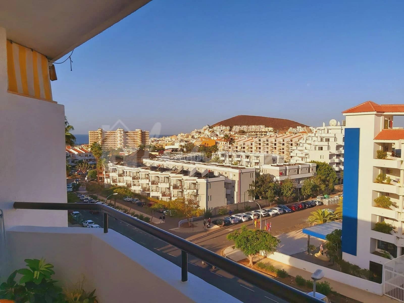 Studio te koop in Los Cristianos met zwembad - € 215.000 (Ref: 9036010)