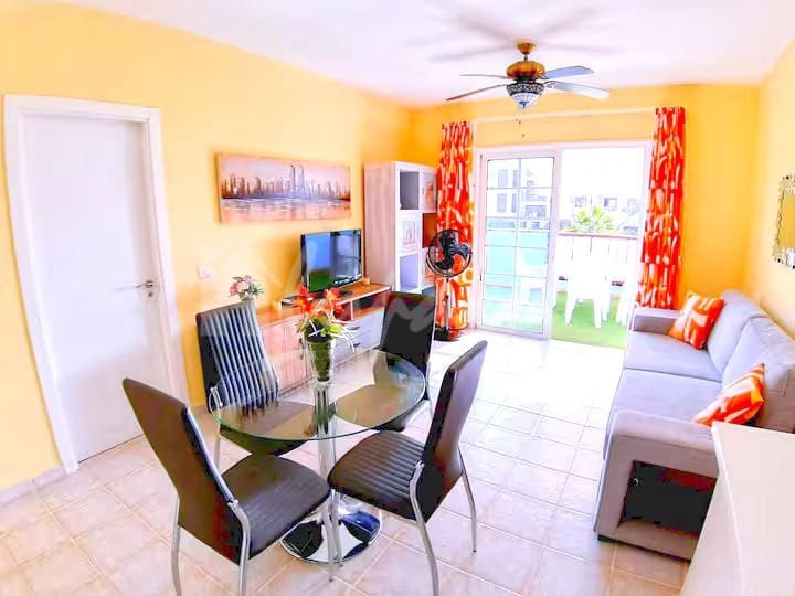 1 soveværelse Penthouse til salg i Los Cristianos med swimmingpool - € 315.000 (Ref: 9066970)