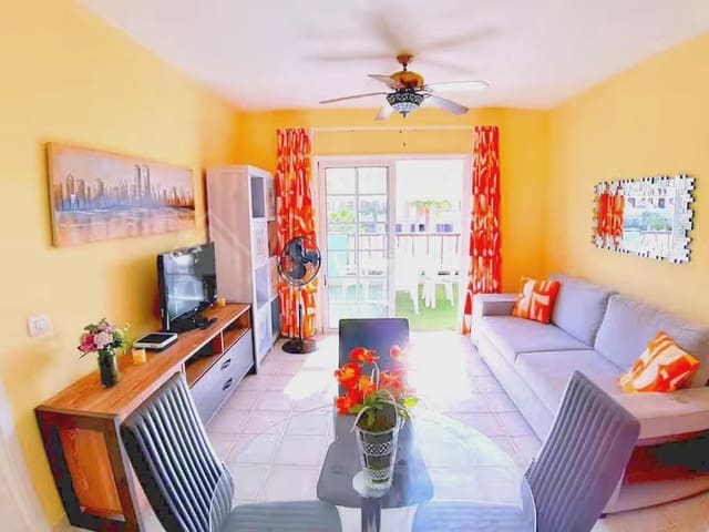 1 soveværelse Penthouse til salg i Los Cristianos, Arona med swimmingpool - € 315.000 (Ref: 9066970)