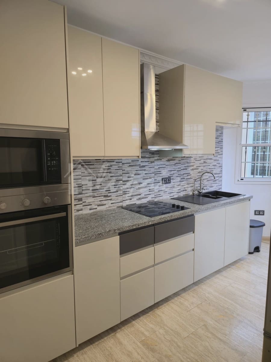 3 soveværelse Byhus til salg i Chayofa - € 480.000 (Ref: 9072709)