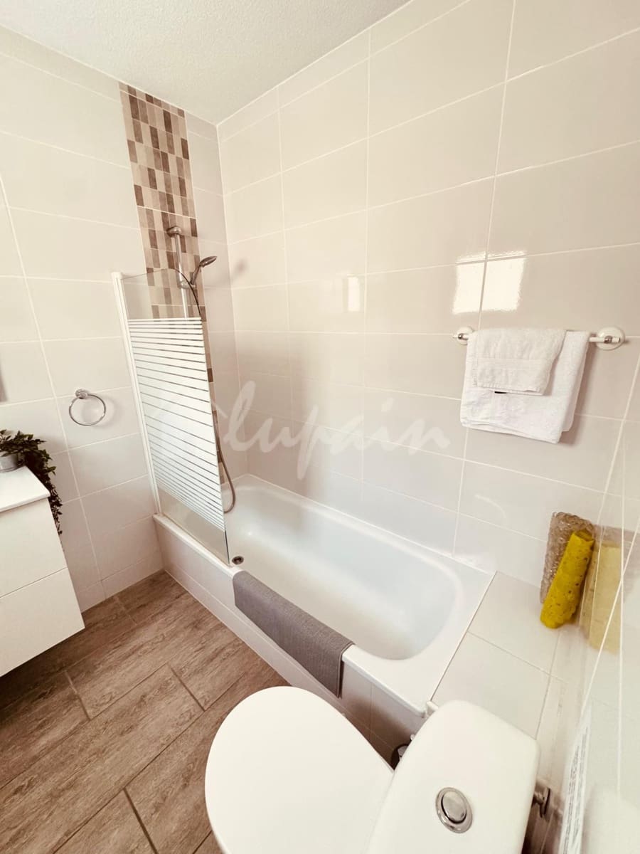 2 soverom Leilighet til salgs i Los Cristianos med svømmebasseng - € 425 000 (Ref: 9101726)