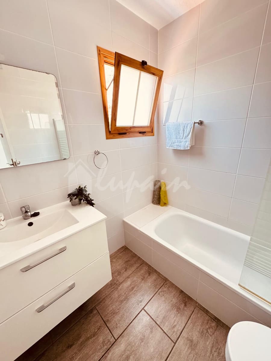 2 soverom Leilighet til salgs i Los Cristianos med svømmebasseng - € 425 000 (Ref: 9101726)