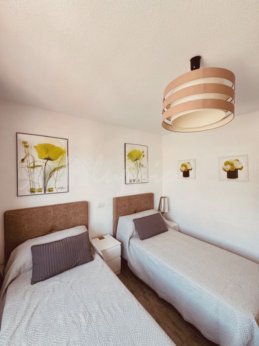 2 quarto Apartamento para venda em Los Cristianos com piscina - 425 000 € (Ref: 9101726)