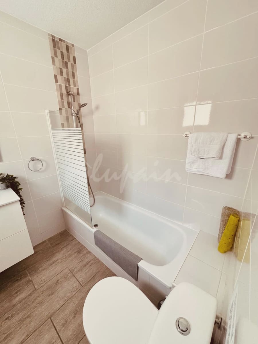 2 quarto Apartamento para venda em Los Cristianos com piscina - 425 000 € (Ref: 9101726)