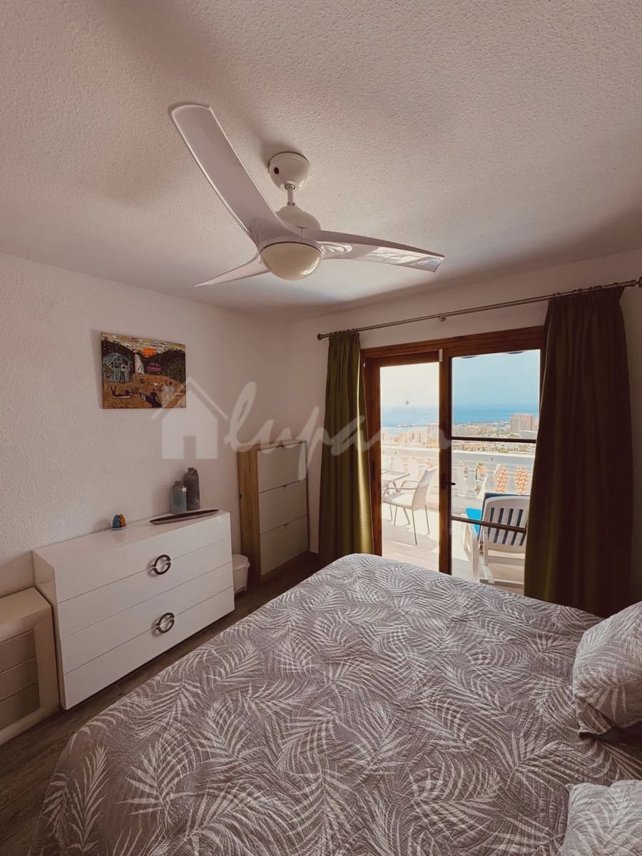 2 quarto Apartamento para venda em Los Cristianos com piscina - 425 000 € (Ref: 9101726)