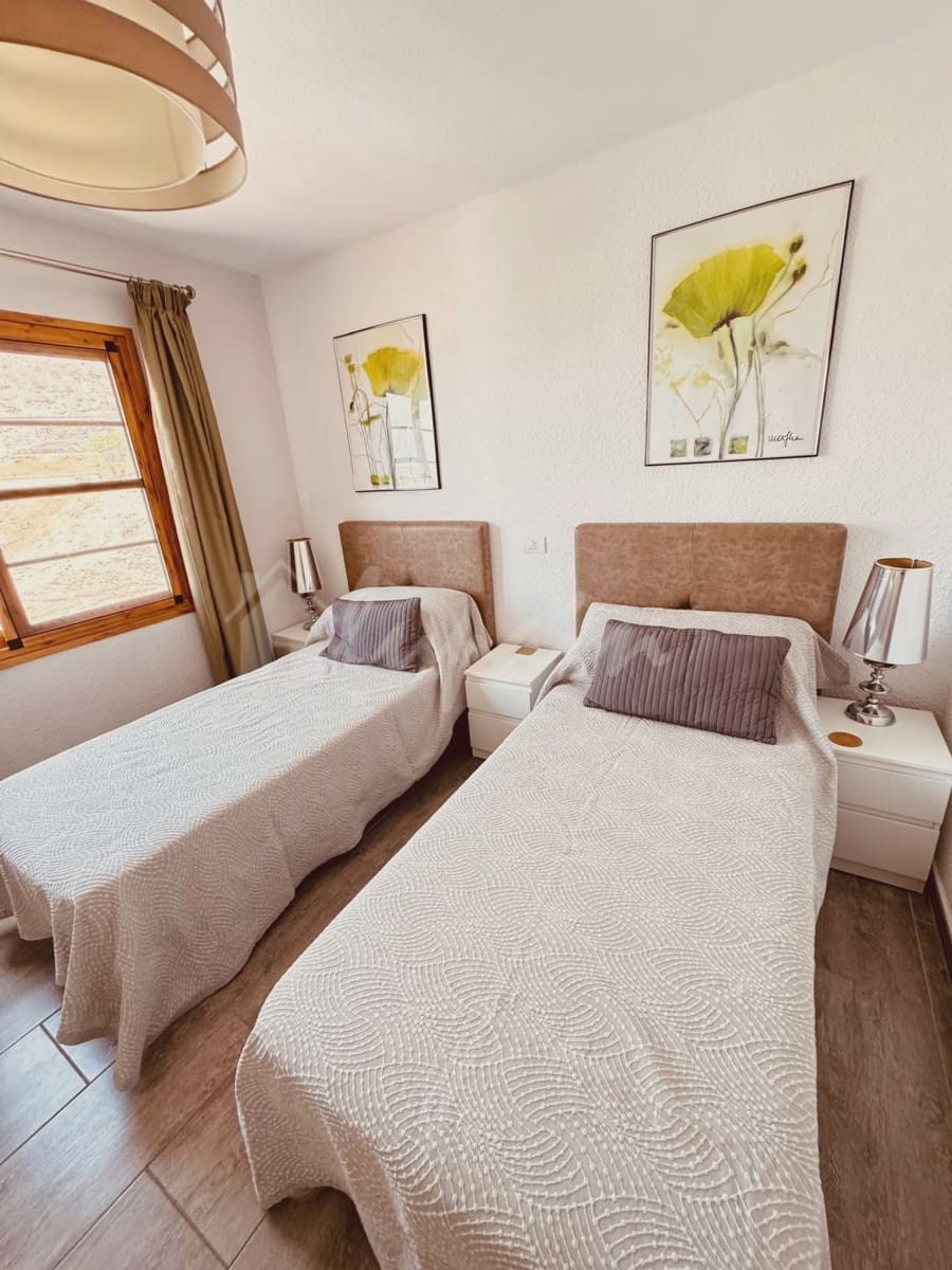 2 quarto Apartamento para venda em Los Cristianos com piscina - 425 000 € (Ref: 9101726)