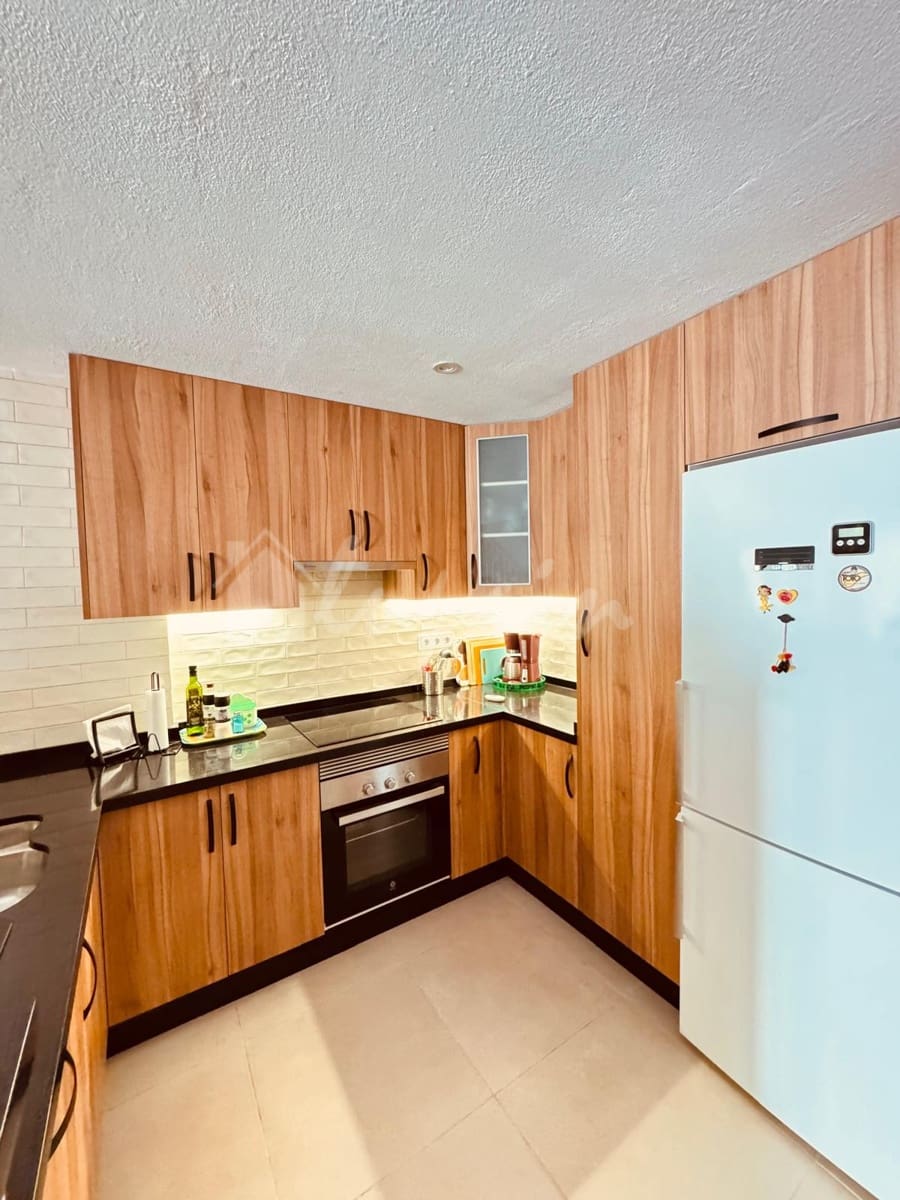 2 soveværelse Byhus til salg i Playa de las Americas med swimmingpool - € 495.000 (Ref: 9111430)