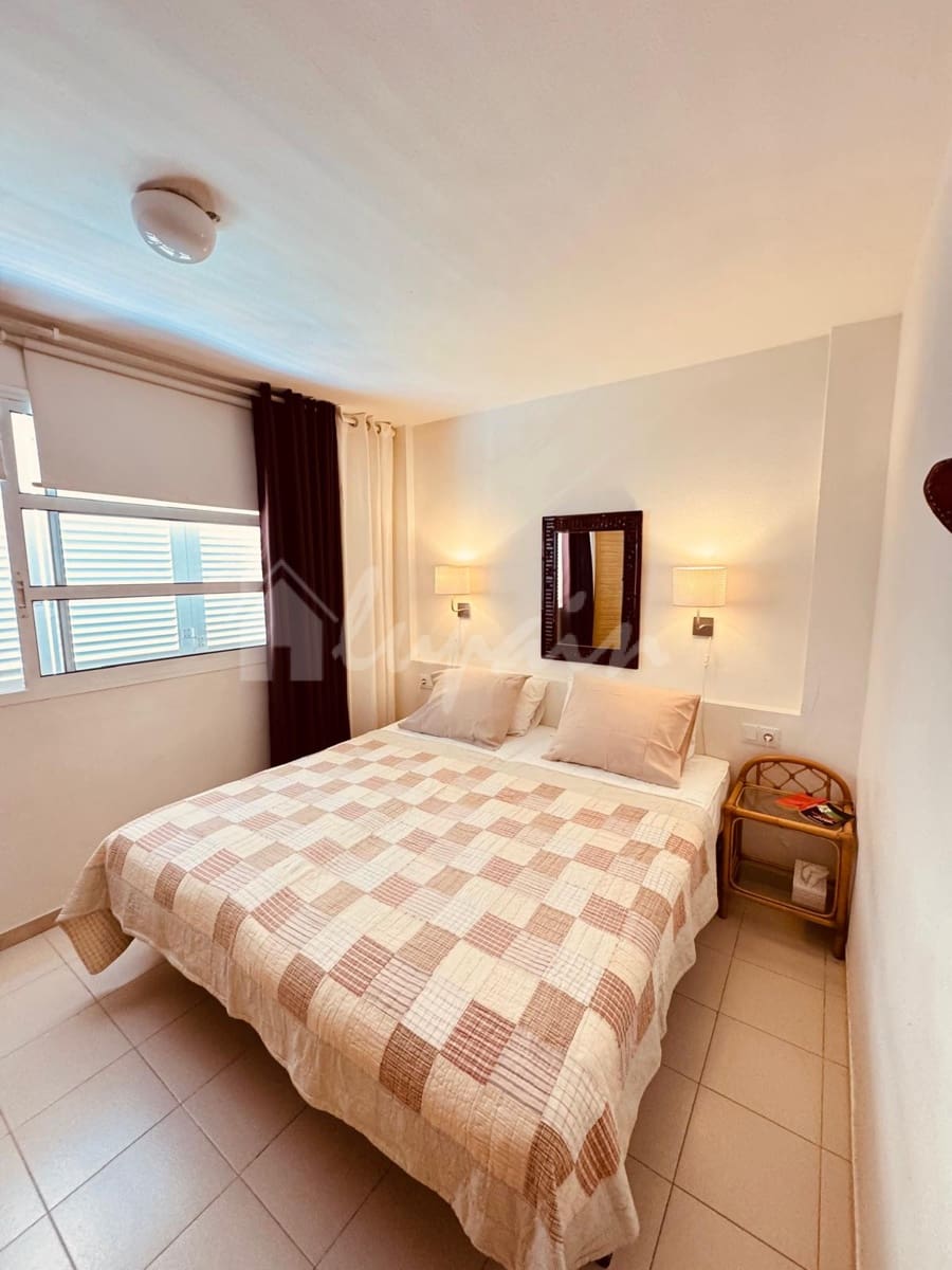 2 soveværelse Byhus til salg i Playa de las Americas med swimmingpool - € 495.000 (Ref: 9111430)