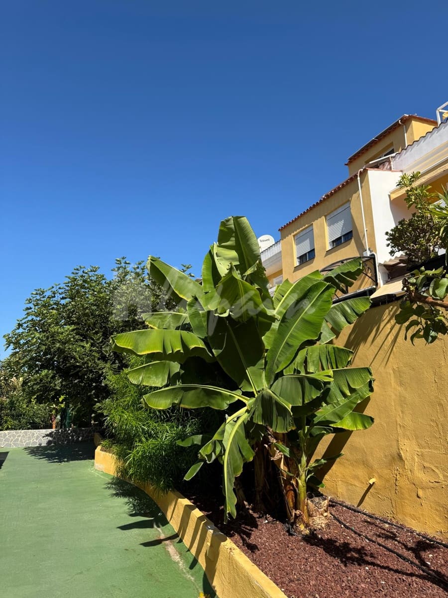 2 soveværelse Byhus til salg i Playa de las Americas med swimmingpool - € 495.000 (Ref: 9111430)