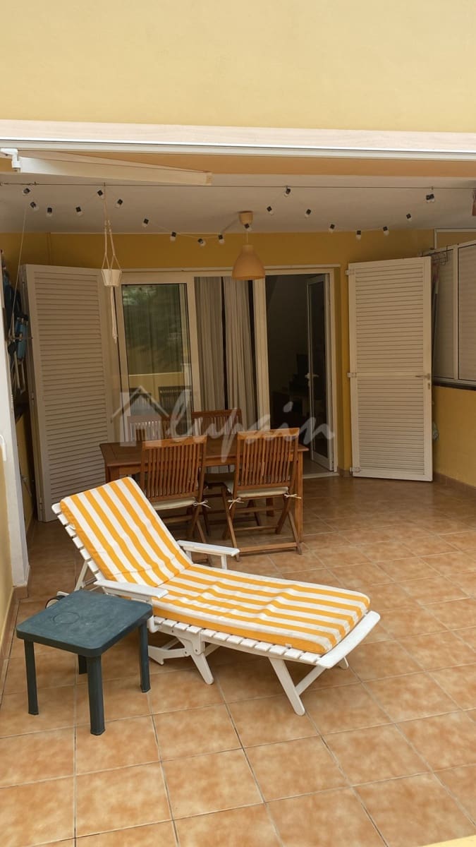 2 soveværelse Byhus til salg i Playa de las Americas med swimmingpool - € 495.000 (Ref: 9111430)