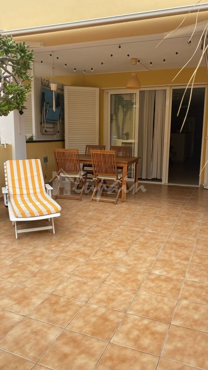 2 soveværelse Byhus til salg i Playa de las Americas med swimmingpool - € 495.000 (Ref: 9111430)