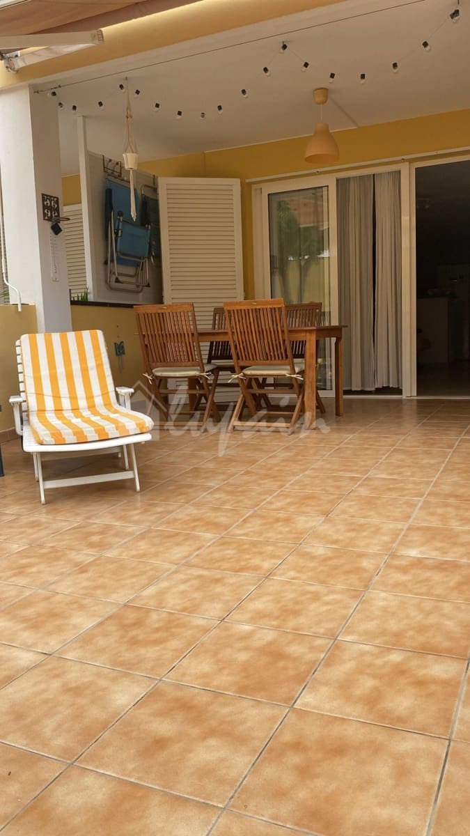 2 soveværelse Byhus til salg i Playa de las Americas med swimmingpool - € 495.000 (Ref: 9111430)