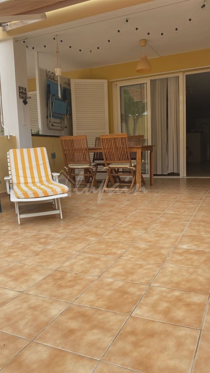 2 soveværelse Byhus til salg i Playa de las Americas med swimmingpool - € 495.000 (Ref: 9111430)