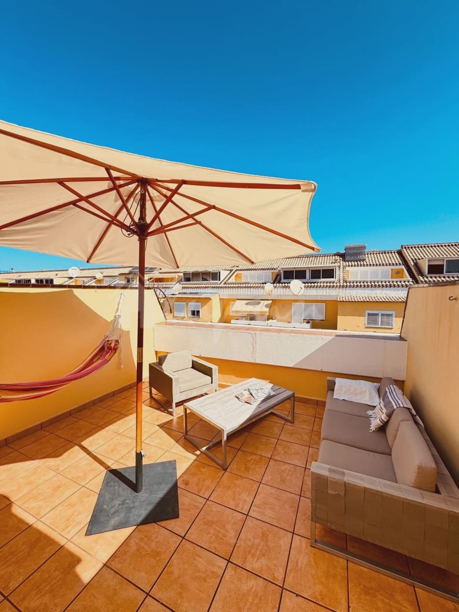 2 soveværelse Byhus til salg i Playa de las Americas med swimmingpool - € 495.000 (Ref: 9111430)