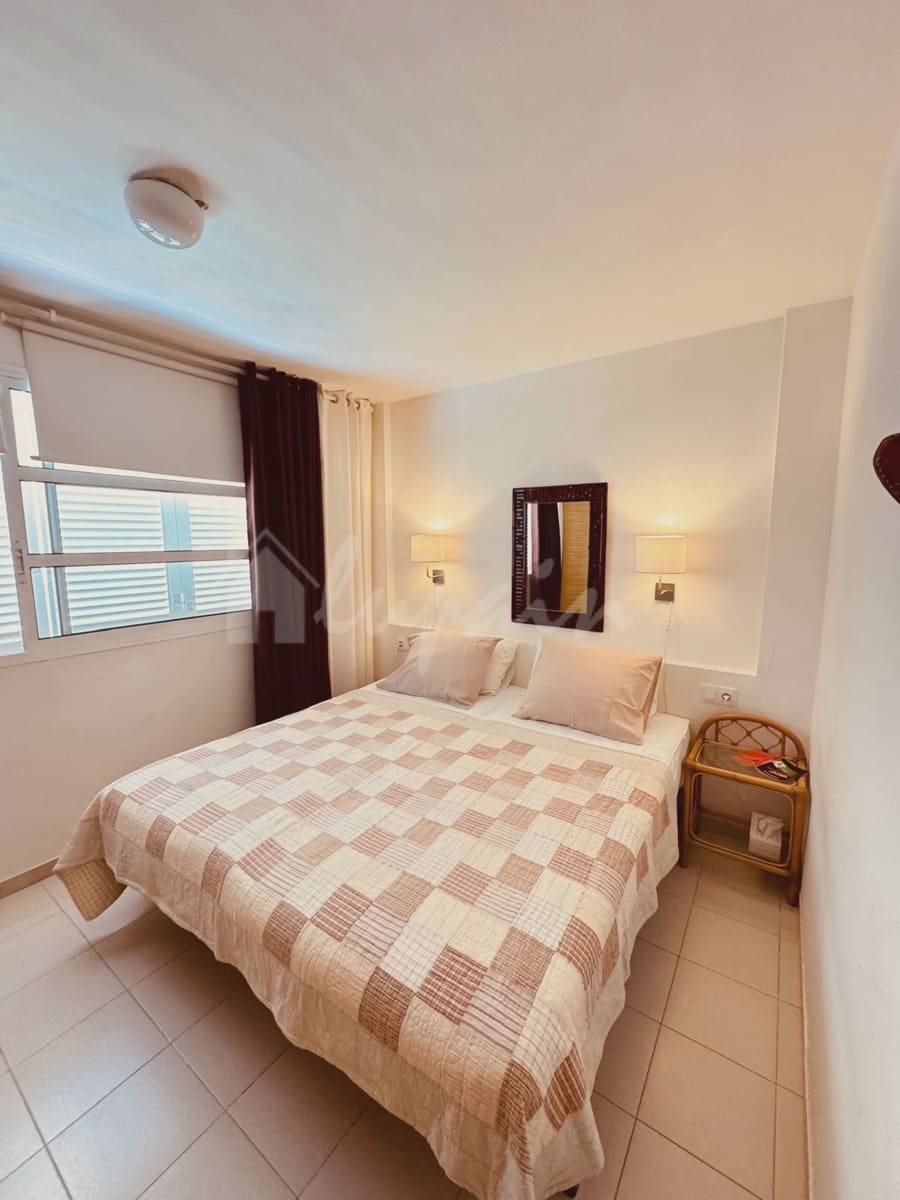 2 soveværelse Byhus til salg i Playa de las Americas med swimmingpool - € 495.000 (Ref: 9111430)