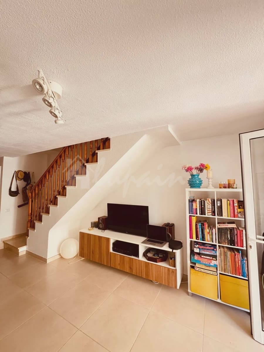 2 soveværelse Byhus til salg i Playa de las Americas med swimmingpool - € 495.000 (Ref: 9111430)