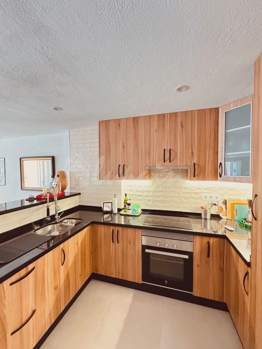 2 soveværelse Byhus til salg i Playa de las Americas med swimmingpool - € 495.000 (Ref: 9111430)