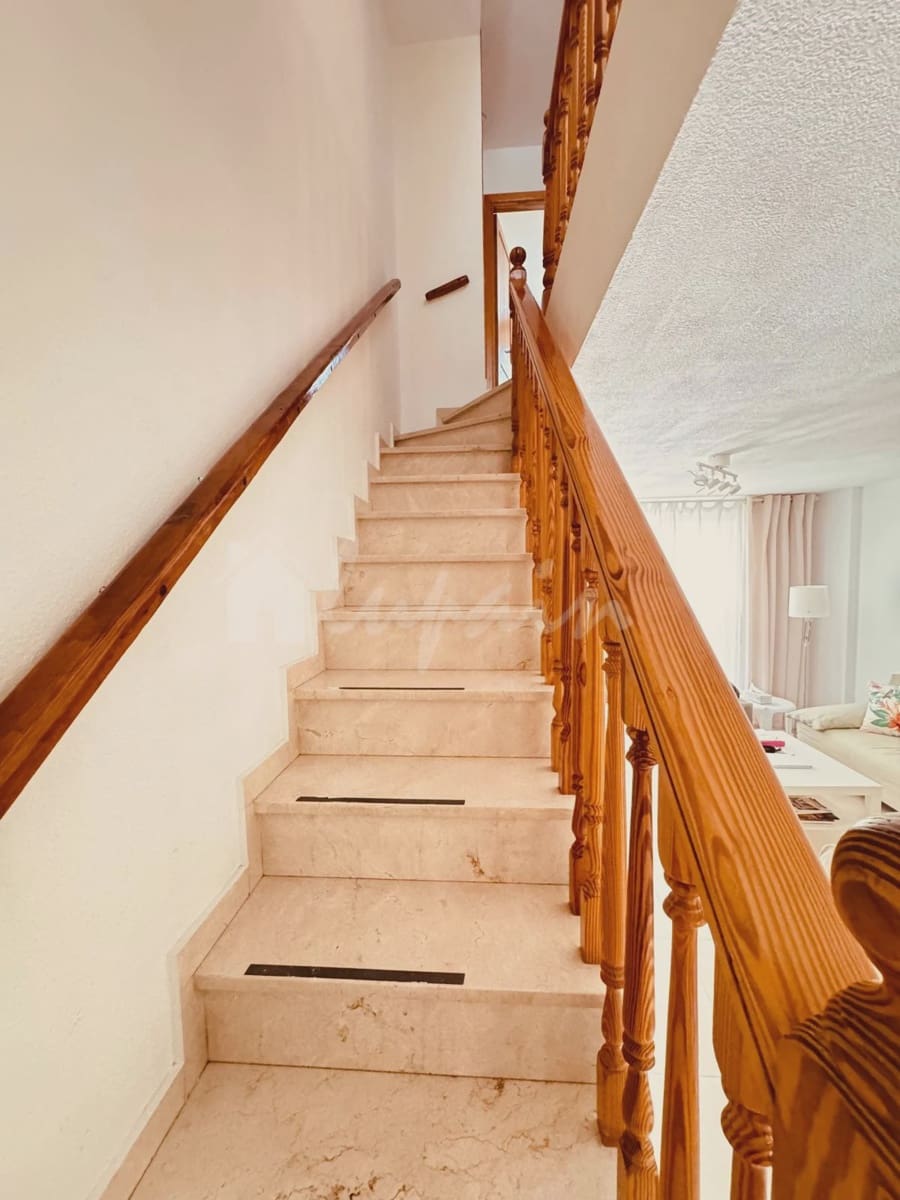 2 soveværelse Byhus til salg i Playa de las Americas med swimmingpool - € 495.000 (Ref: 9111430)