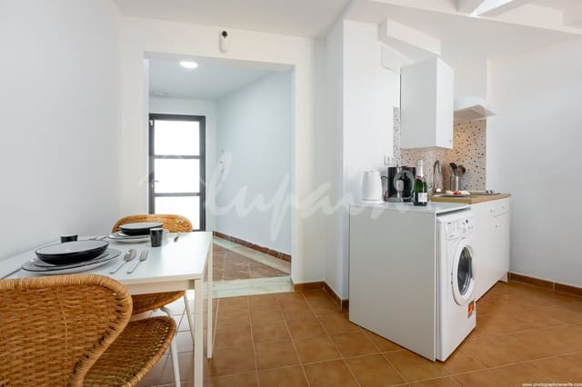 Huoneisto myytävänä paikassa Casco Urbano, Adeje - 160 000 € (Ref: 9115479)