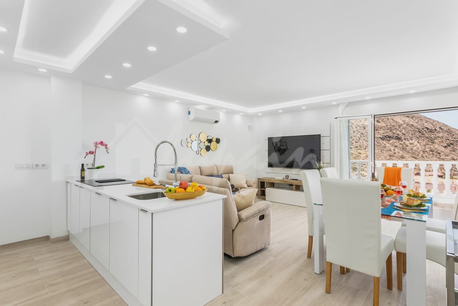 3 soveværelse Penthouse til salg i Los Cristianos med swimmingpool - € 795.000 (Ref: 9131695)