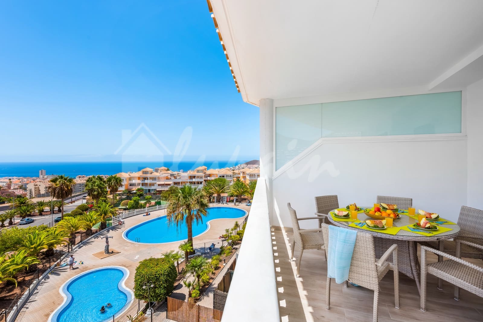 3 bedroom Penthouse for sale in Los Cristianos with pool - € 795,000 (Ref: 9131695)