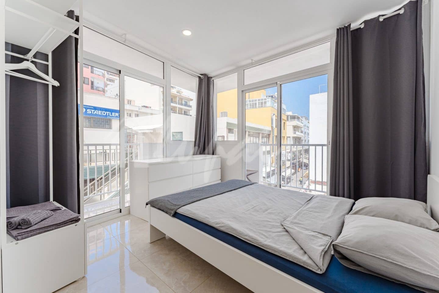 5 bedroom Business for sale in Los Cristianos - € 1,398,000 (Ref: 9146286)