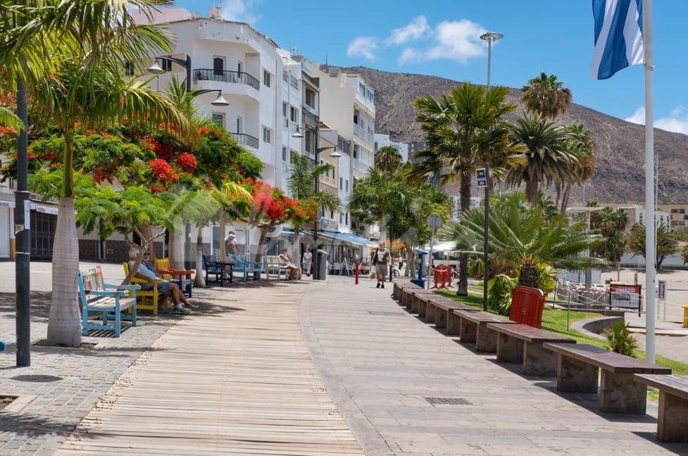 5 bedroom Business for sale in Los Cristianos - € 1,398,000 (Ref: 9146286)