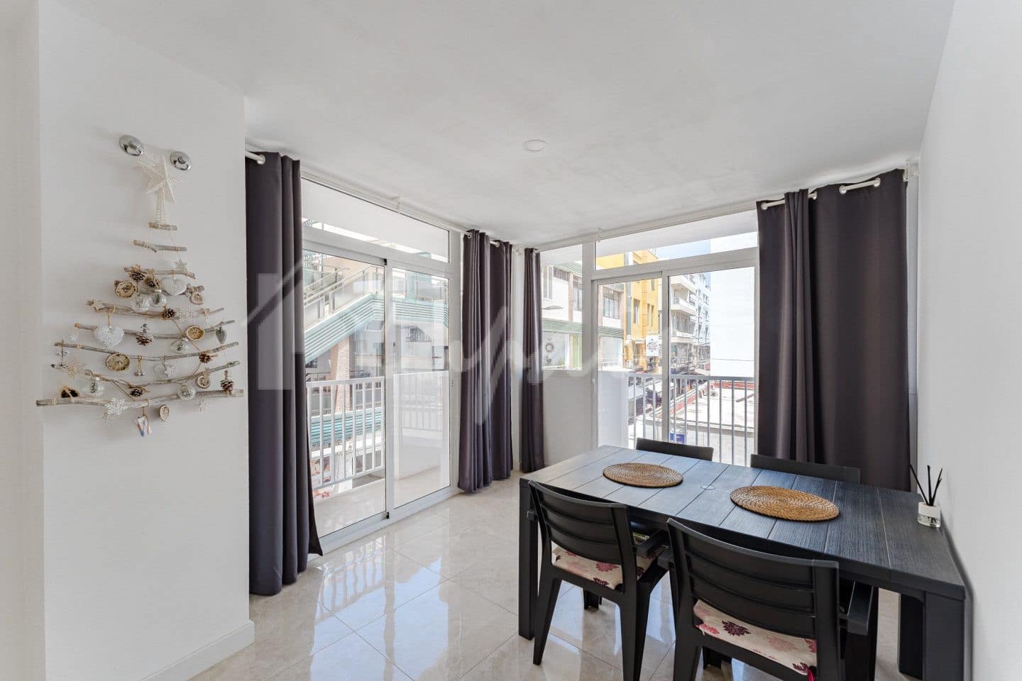 5 bedroom Business for sale in Los Cristianos - € 1,398,000 (Ref: 9146286)