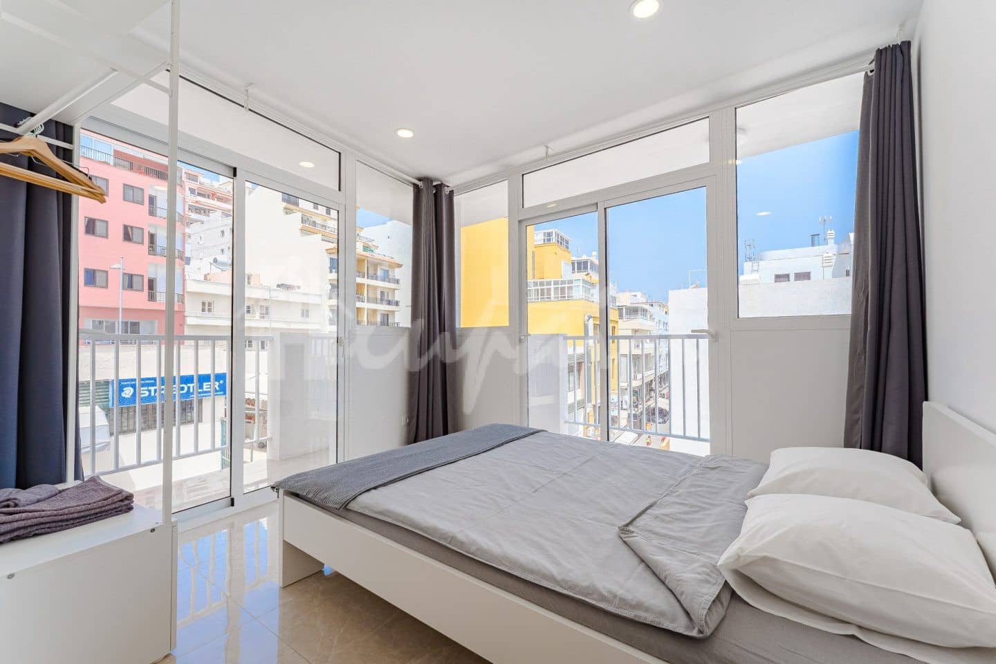 5 bedroom Business for sale in Los Cristianos - € 1,398,000 (Ref: 9146286)