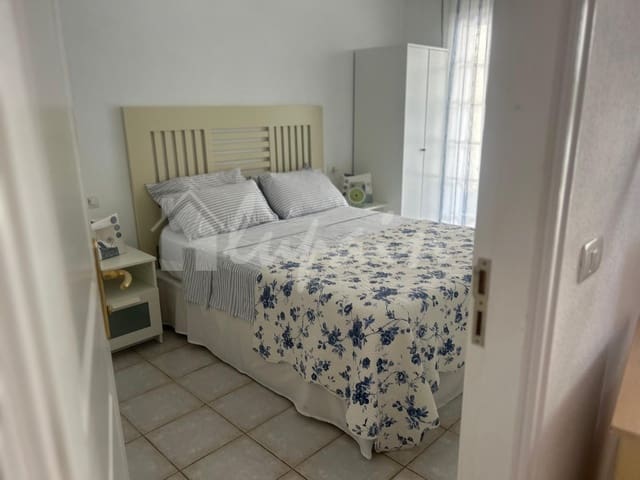 1 makuuhuone Huoneisto myytävänä paikassa Los Cristianos, Arona mukana uima-altaan - 310 000 € (Ref: 9160514)