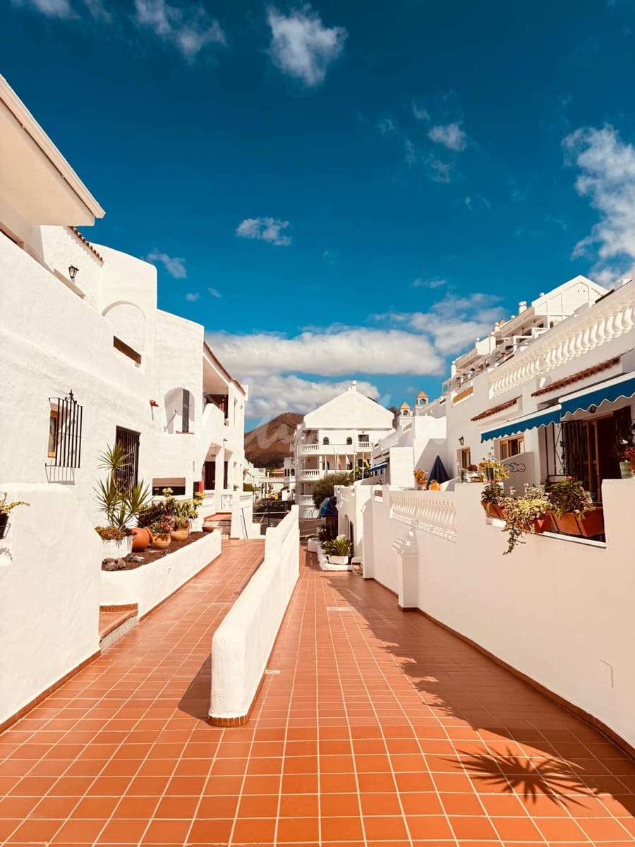 2 sovrum Lägenhet till salu i Los Cristianos med pool - 345 000 € (Ref: 9263559)