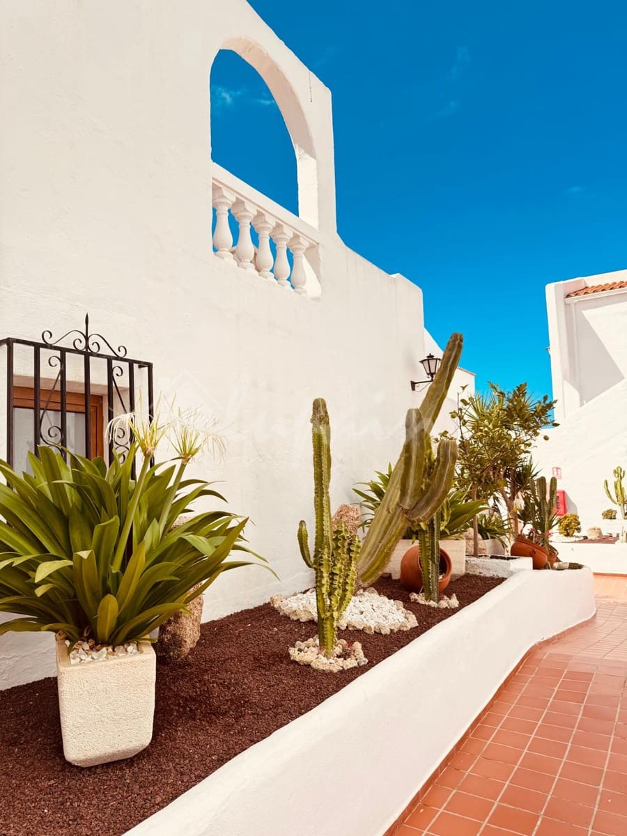 2 sovrum Lägenhet till salu i Los Cristianos med pool - 345 000 € (Ref: 9263559)