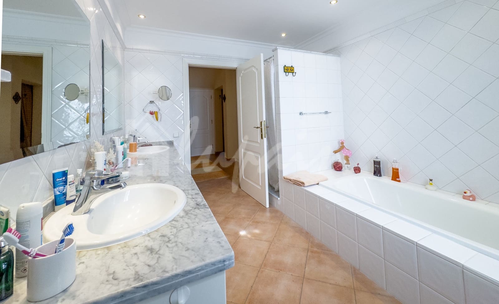 3 bedroom Villa for sale in Playa del Duque with pool garage - € 2,800,000 (Ref: 9274659)