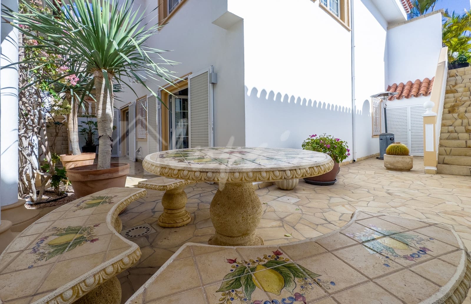 3 bedroom Villa for sale in Playa del Duque with pool garage - € 2,800,000 (Ref: 9274659)