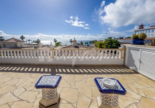 3 sovrum Villa till salu i Playa del Duque, Adeje med pool - 2 800 000 € (Ref: 9274659)