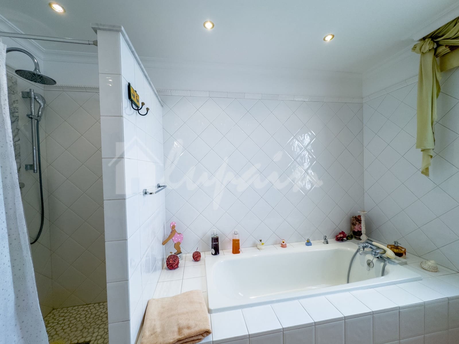 3 bedroom Villa for sale in Playa del Duque with pool garage - € 2,800,000 (Ref: 9274659)