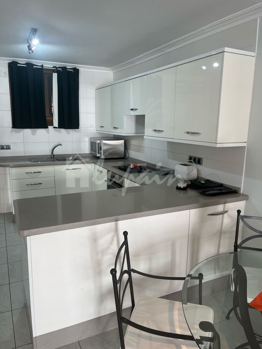 1 soverom Leilighet til salgs i Playa de las Americas med svømmebasseng - € 475 000 (Ref: 9279592)