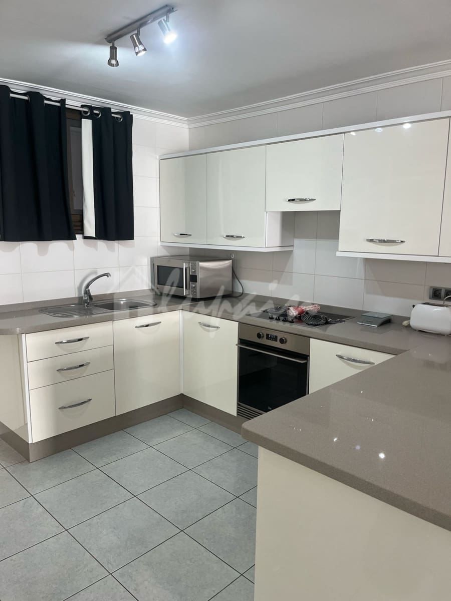 1 soverom Leilighet til salgs i Playa de las Americas med svømmebasseng - € 475 000 (Ref: 9279592)