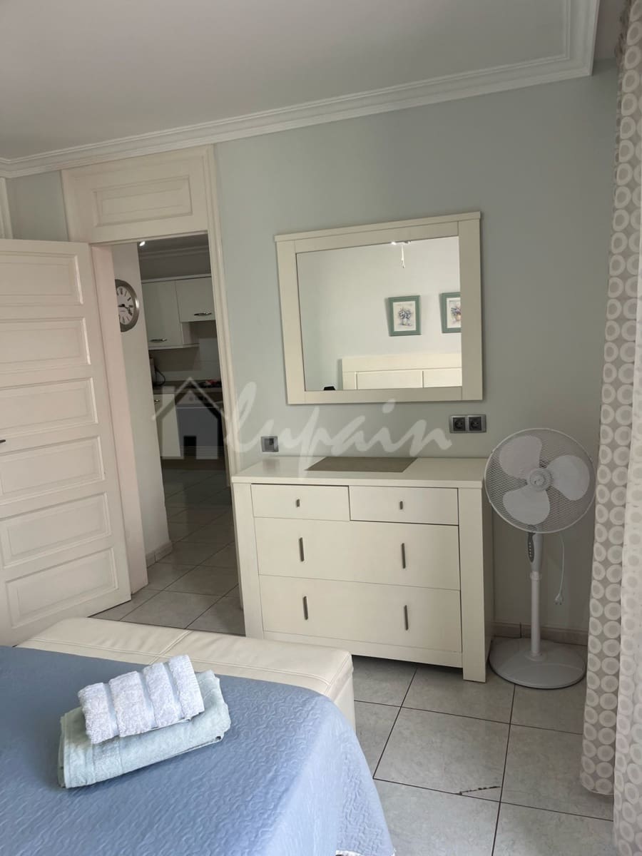 1 soverom Leilighet til salgs i Playa de las Americas med svømmebasseng - € 475 000 (Ref: 9279592)