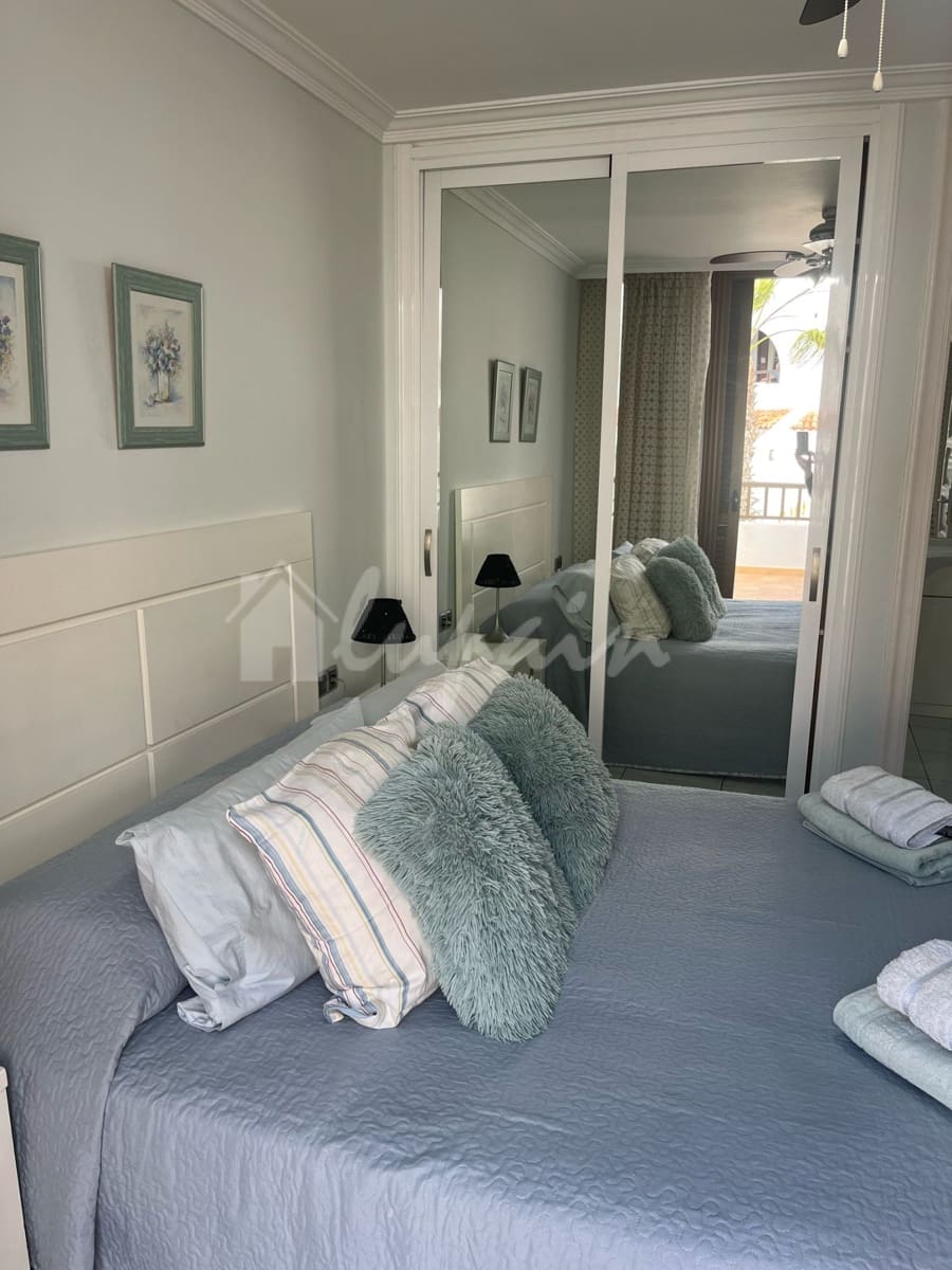 1 soverom Leilighet til salgs i Playa de las Americas med svømmebasseng - € 475 000 (Ref: 9279592)