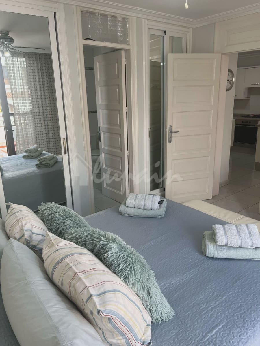 1 bedroom Apartment for sale in Playa de las Americas with pool - € 475,000 (Ref: 9279592)